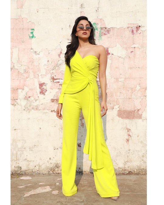 bhQSTiqen.js - kiara advani 35